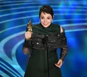 olivia colman oscars 2019 win 04 Oscar 2019, Green Book è il miglior film: tanta politica e pochissima Italia
